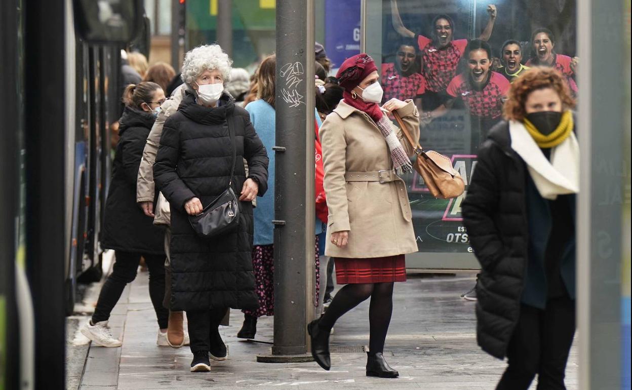 Coronavirus en Euskadi: Euskadi roza el millar de contagios diarios, la peor cifra en un mes