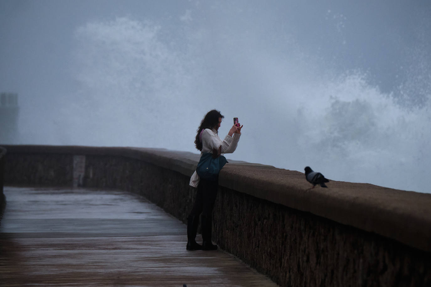 Fotos: Olas en el Paseo Nuevo de Donostia
