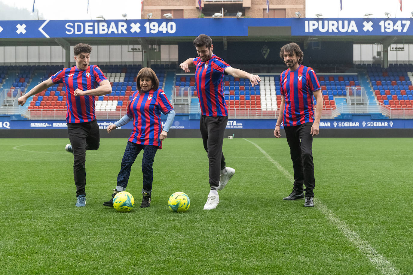 Fotos: Loles León, de azulgrana en Ipurua