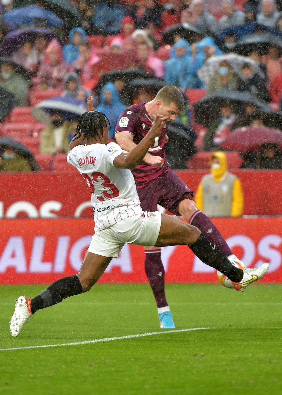 Fotos: Las imágenes del partido entre el Sevilla y la Real Sociedad