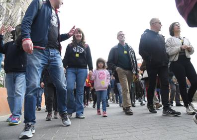 Imagen secundaria 1 - Varios momentos de la marcha.