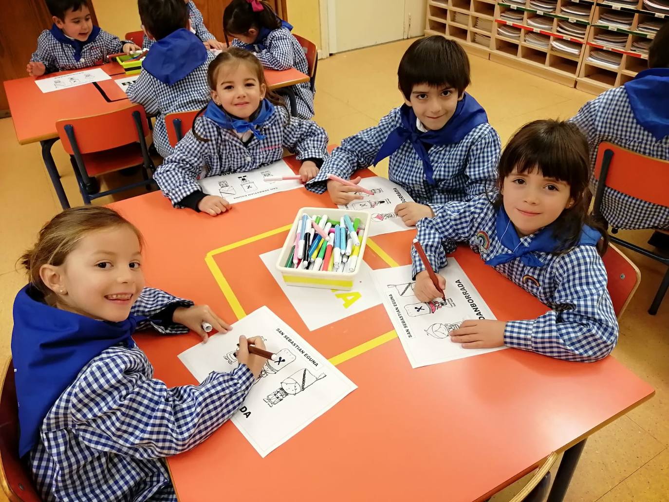 Los niños de Educación Infantil, pintando.