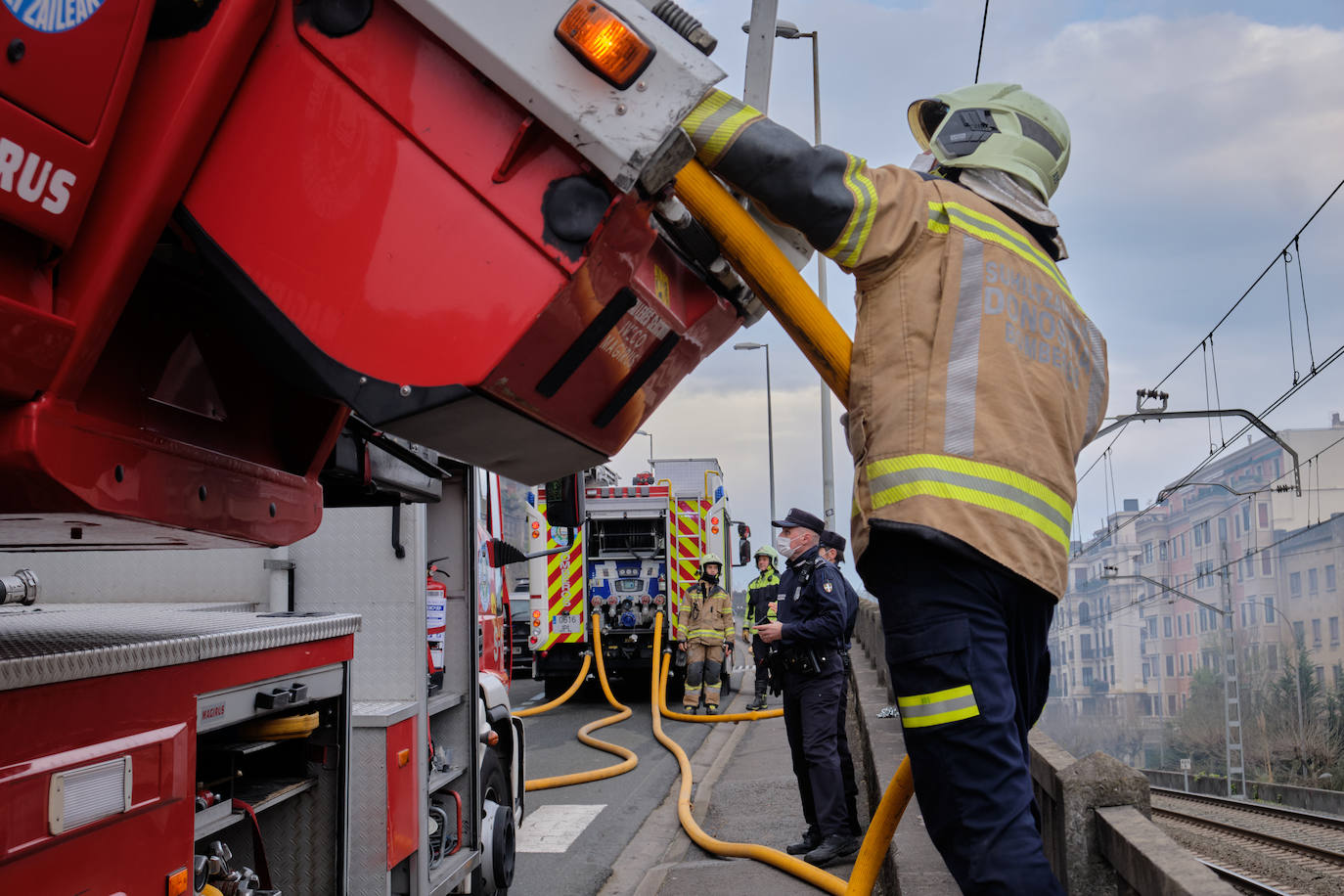Fotos: Espectacular incendio en una villa en Jai Alai