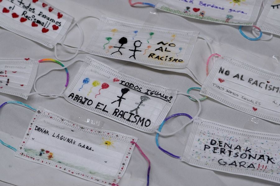 Fotos: «Protégete del racismo»