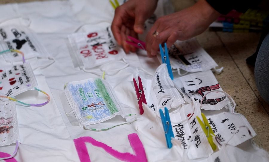 Fotos: «Protégete del racismo»