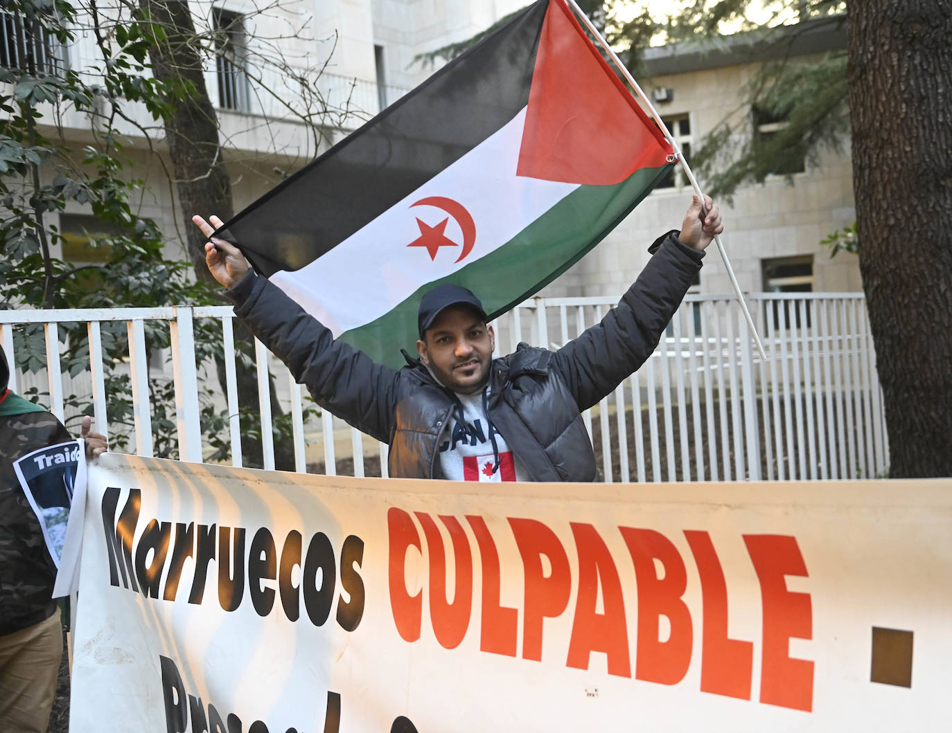 Fotos: Protesta en Donostia por el giro del Gobierno central sobre el Sáhara