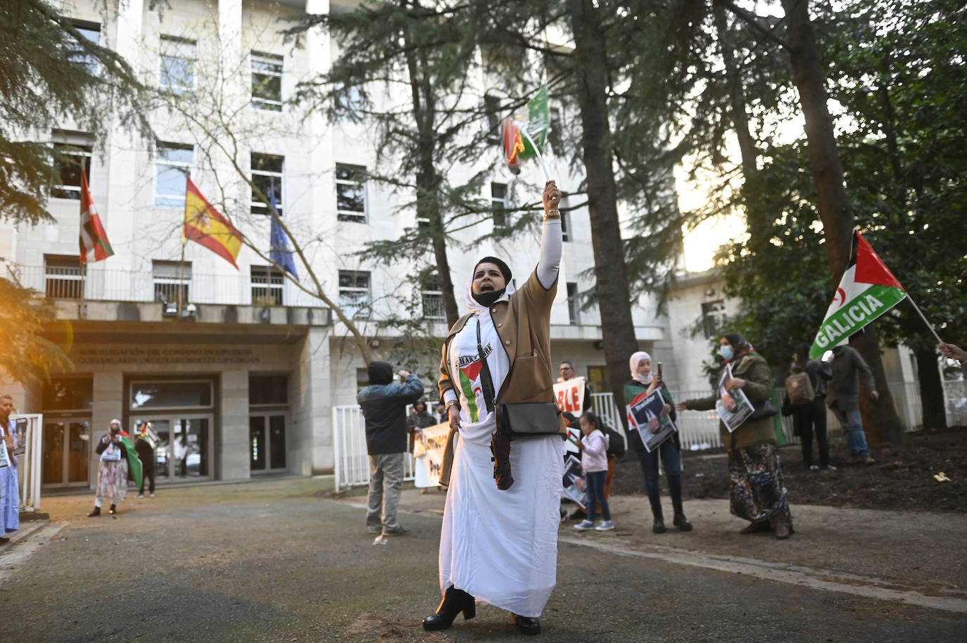 Fotos: Protesta en Donostia por el giro del Gobierno central sobre el Sáhara