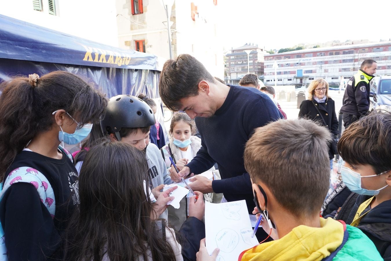 Fotos: La plantilla de la Real se conjura en el Xixario de Orio