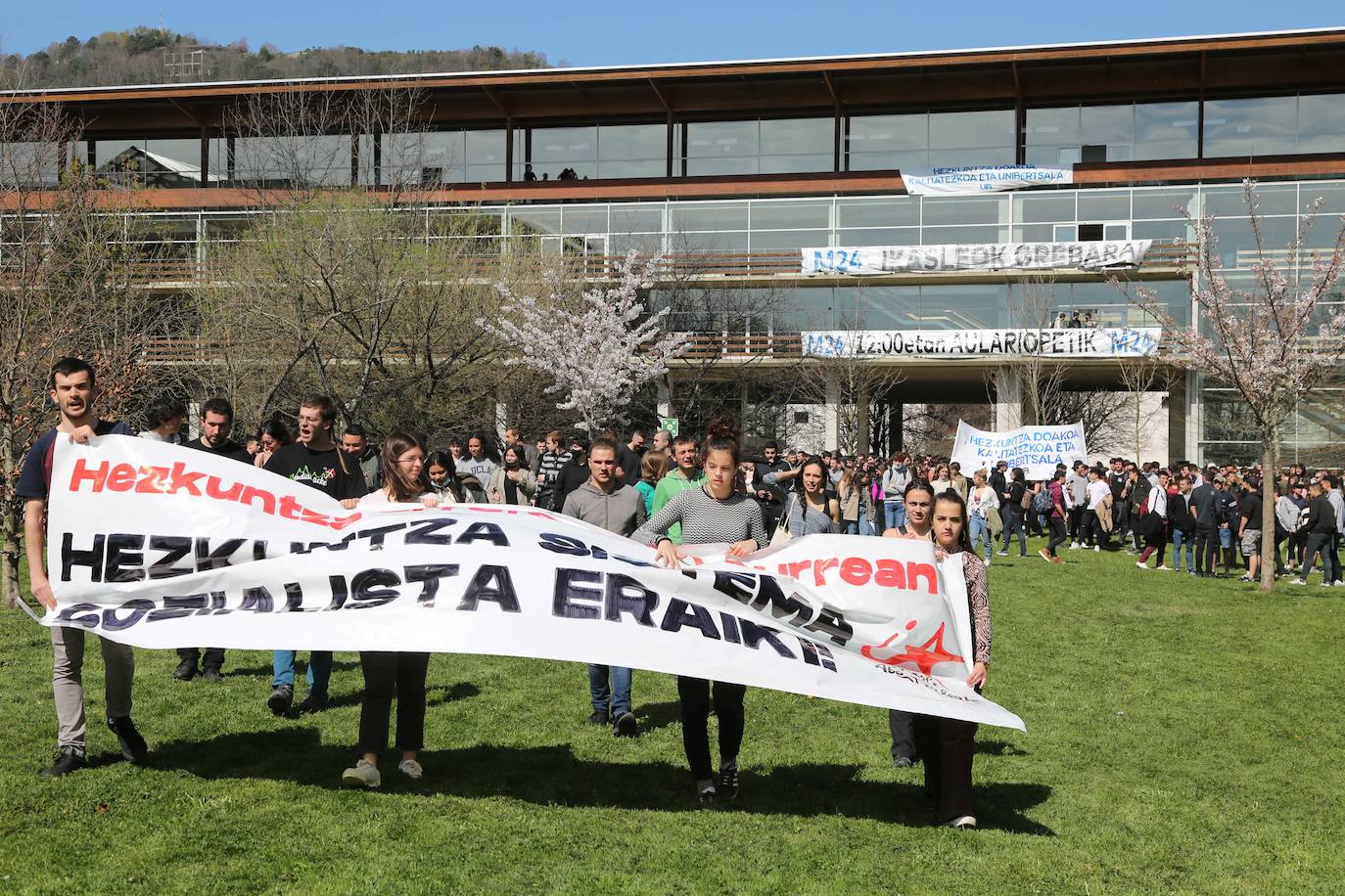 Fotos: Imágenes de la huelga de estudiantes para protestar encontra de las reformas educativas
