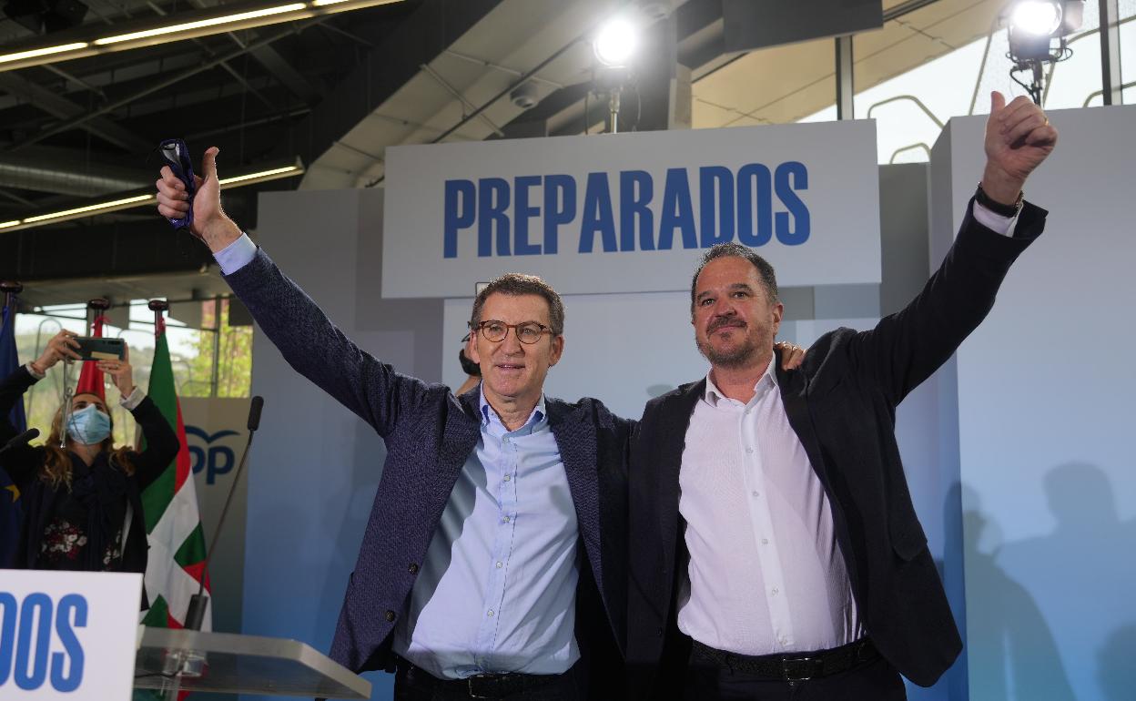 Núñez Feijóo y Carlos Iturgaiz en el Euskalduna. 