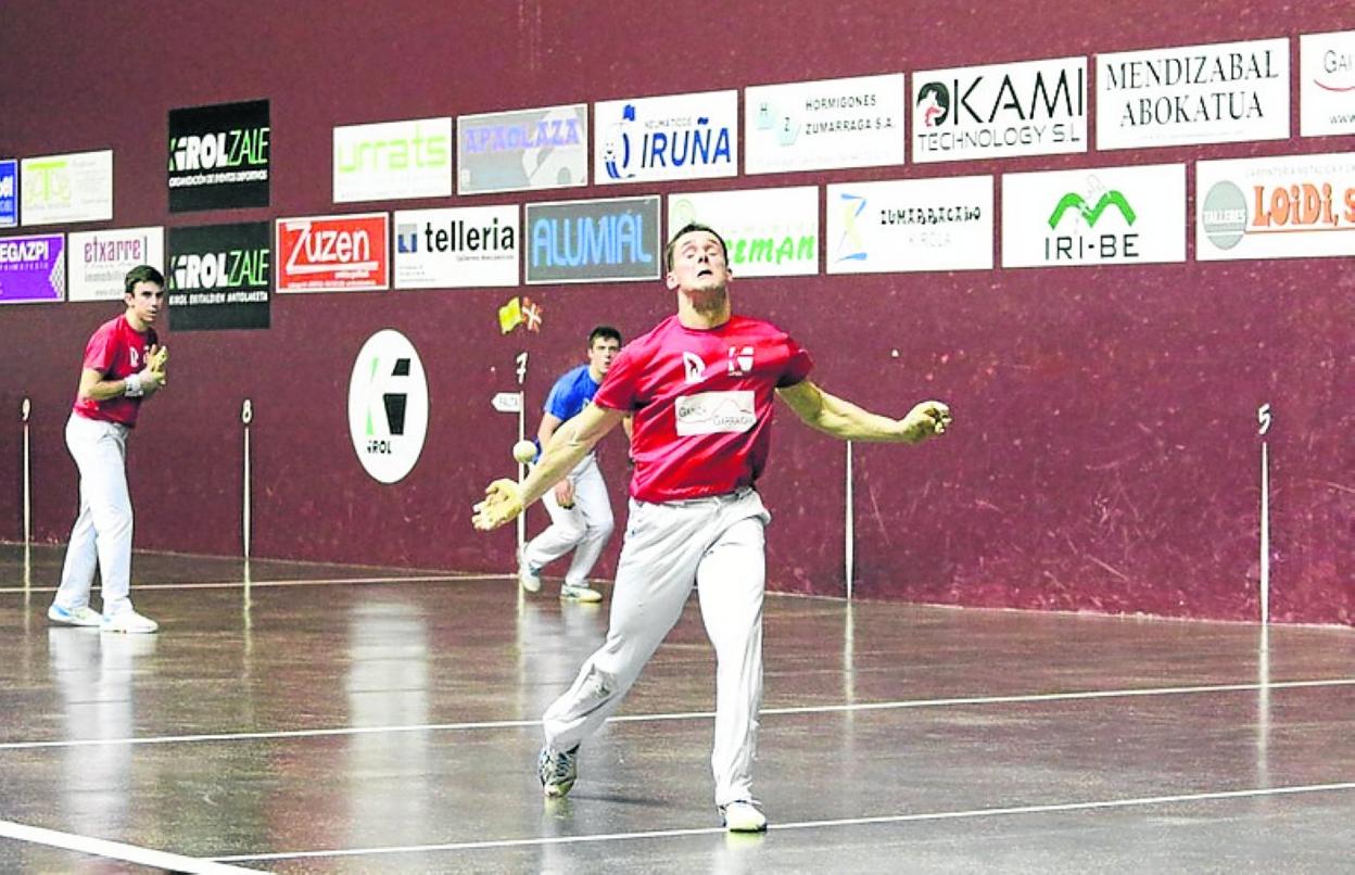 Un lance del partido de parejas.