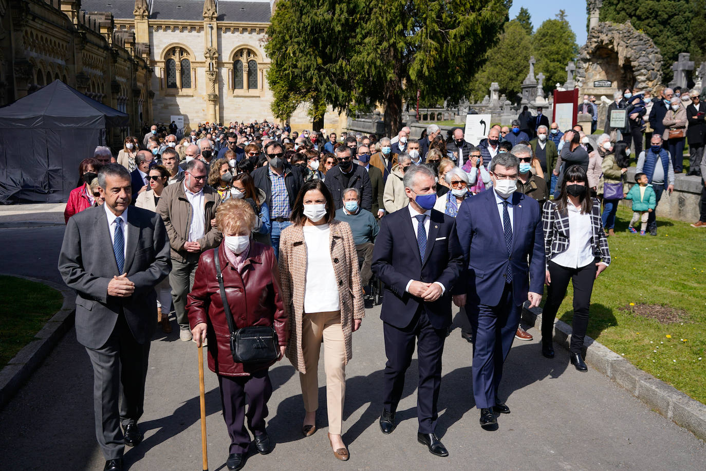 Fotos: Sentido homenaje a las víctimas de la Guerra Civil en Derio