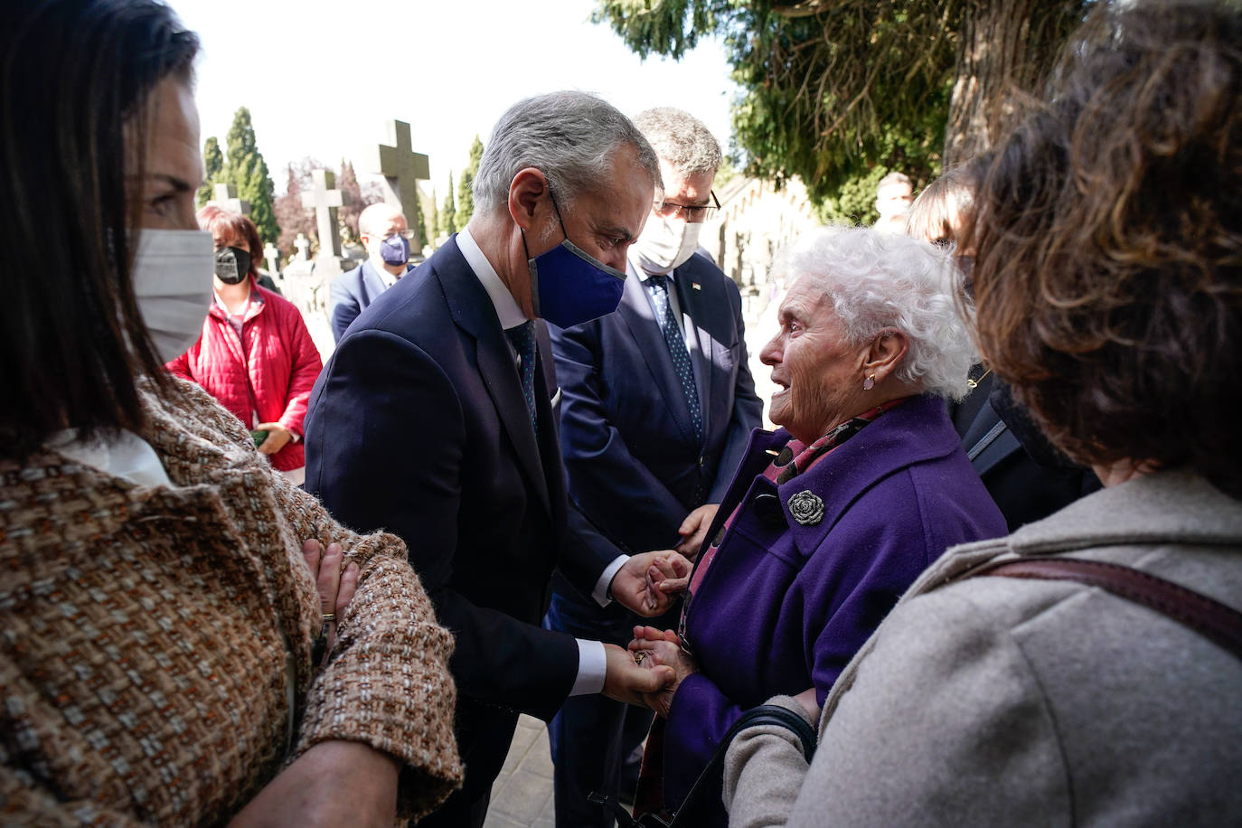 Fotos: Sentido homenaje a las víctimas de la Guerra Civil en Derio