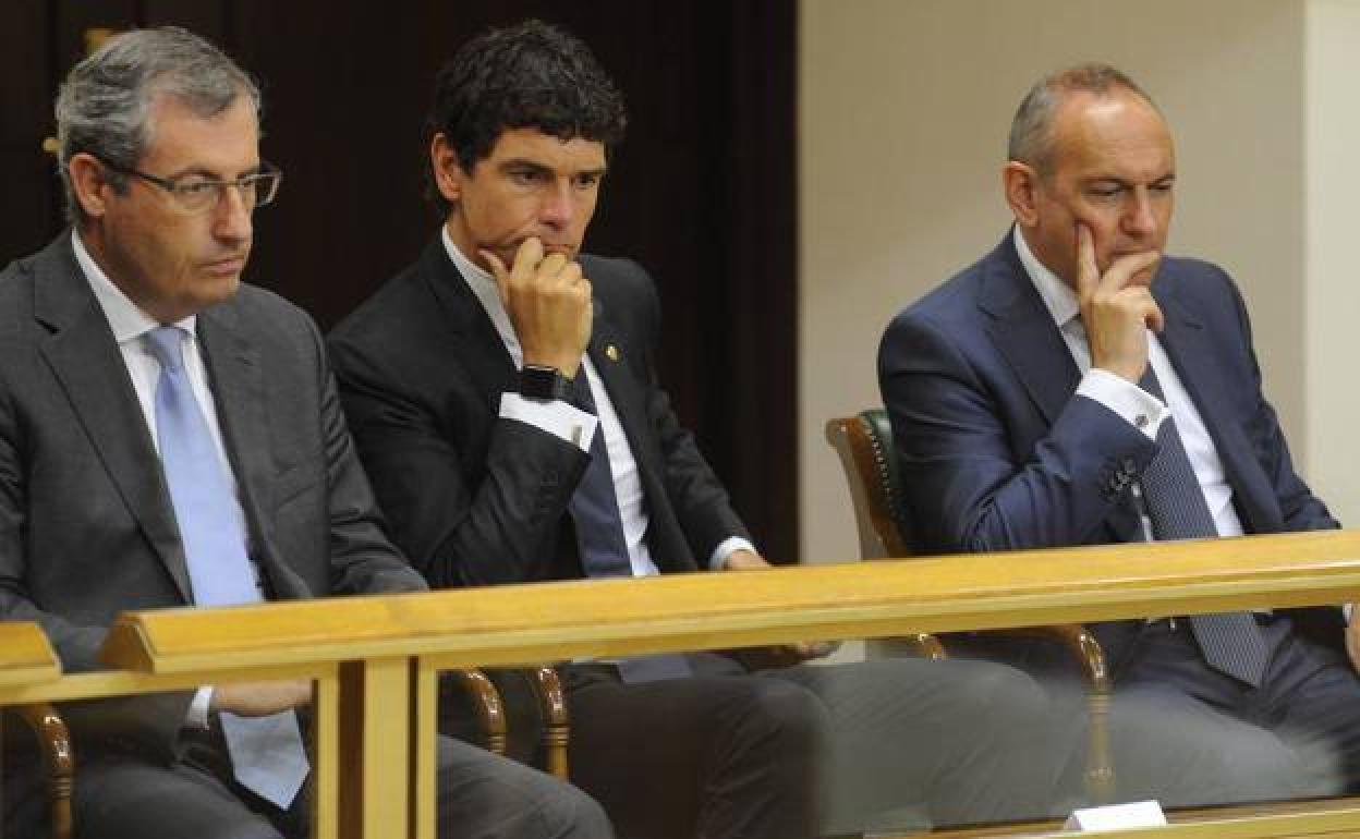 Los diputados generales de Gipuzkoa, Bizkaia y Álava, Markel Olano, Unai Rementeria y Ramiro González, en una imagen de archivo. 