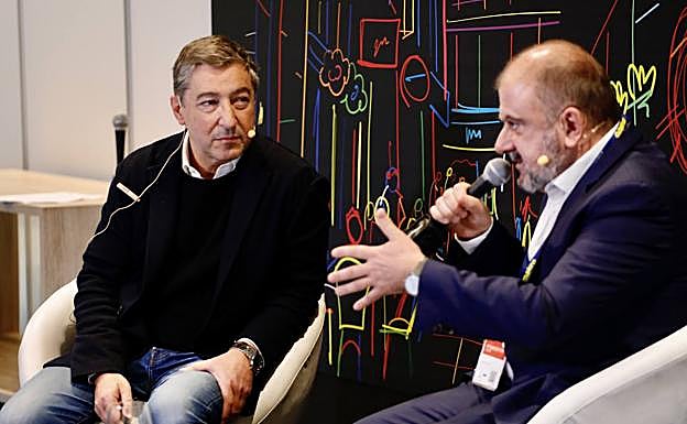 Joan Roca y Benjamín Lana, durante un momento del encuentro. 
