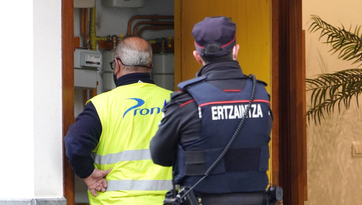 Fotos: Mueren una madre de 25 años y su bebé de 17 meses en Zaldibia por inhalación de gas