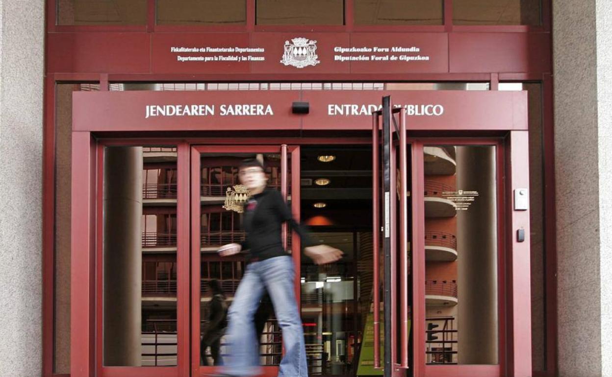 Declaración de la Renta 2021: Los guipuzcoanos pueden aceptar desde hoy sus autoliquidaciones