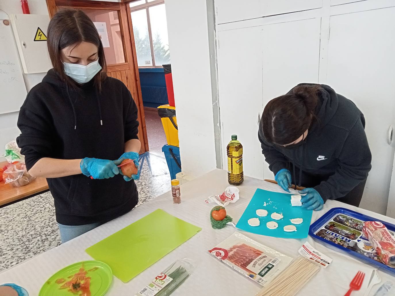 Los alumnos de 3º de la E.S.O., con un proyecto de alimentación.