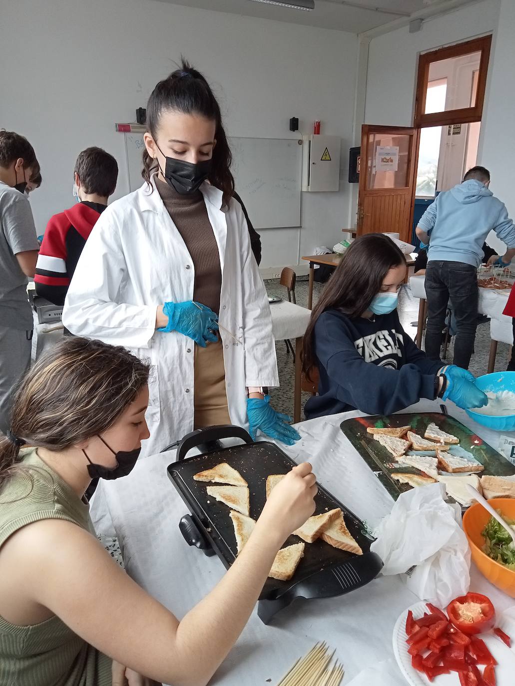 Los alumnos de 3º de la E.S.O., con un proyecto de alimentación.