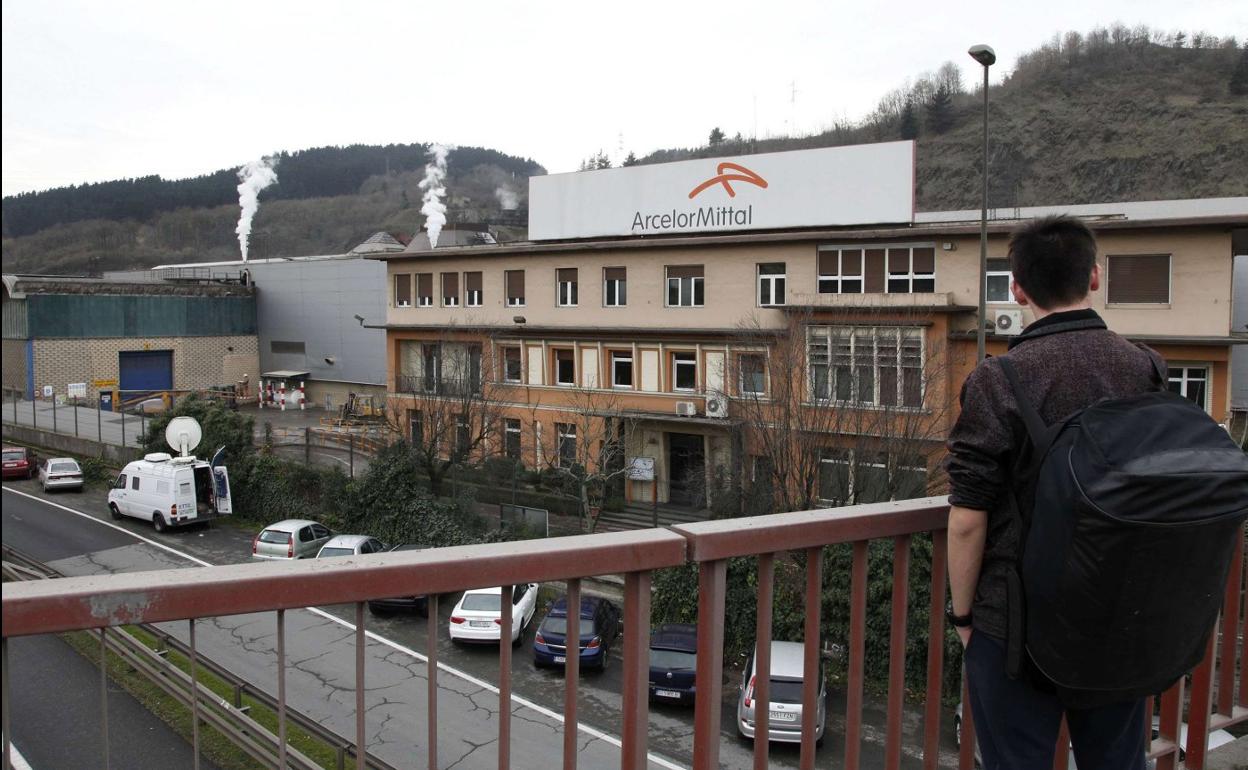 ArcelorMittal negocia un ERTE para todas sus plantas del Estado, incluidas las de Olaberria y Bergara. 