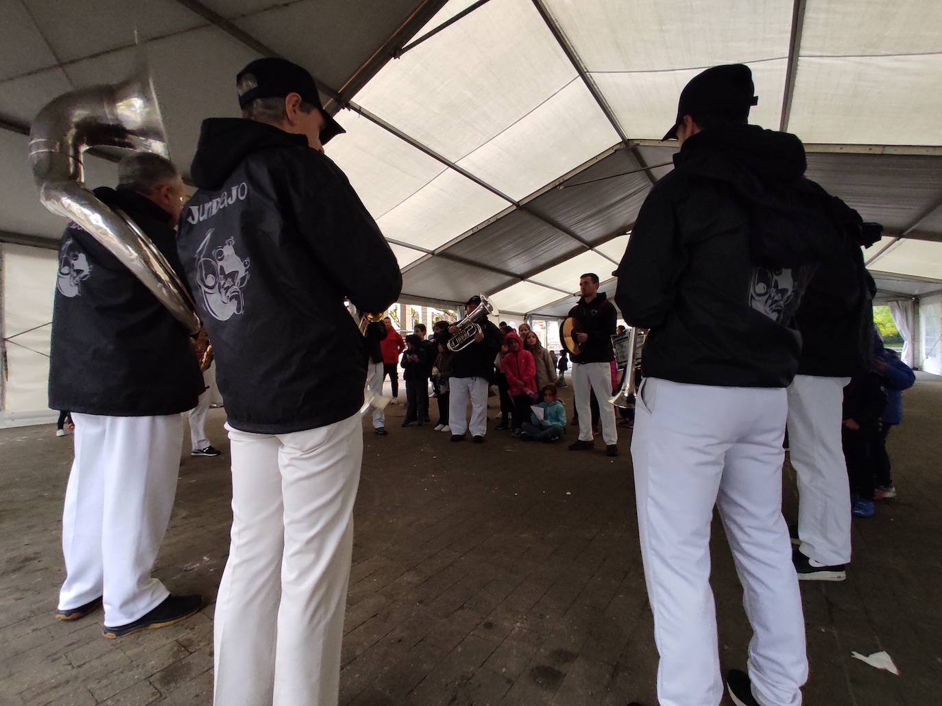 Fotos: Giro ezin hobean igaro du Korrikak Idiazabal