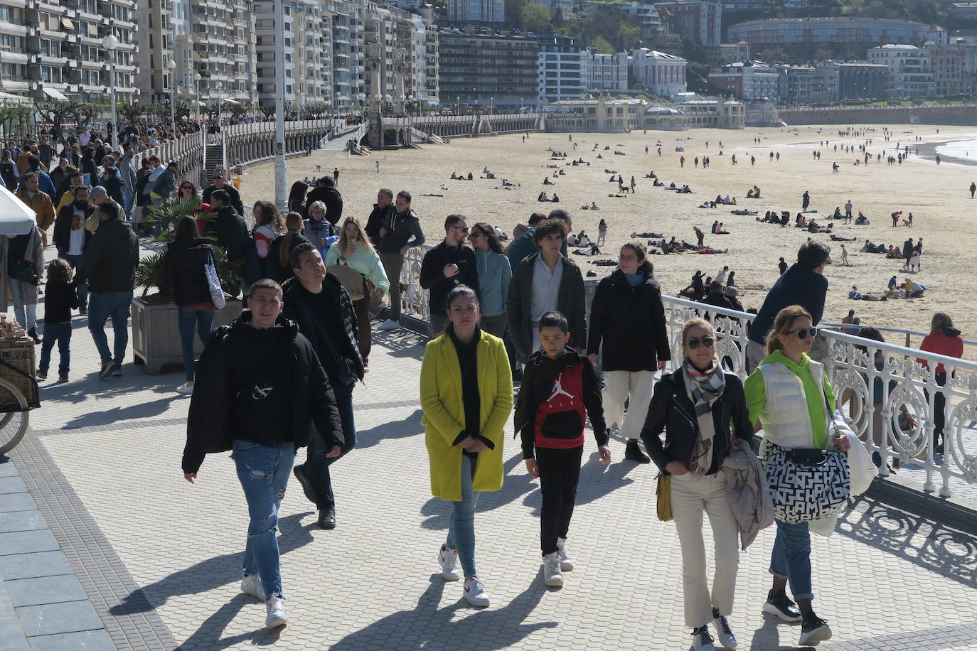 Fotos: Tiempo soleado durante la tarde de este sábado