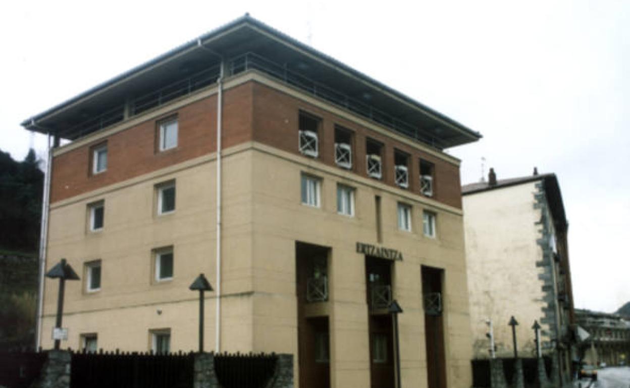 Tres jóvenes de entre 21 y 23 años, detenidos por robar en una empresa de Ordizia