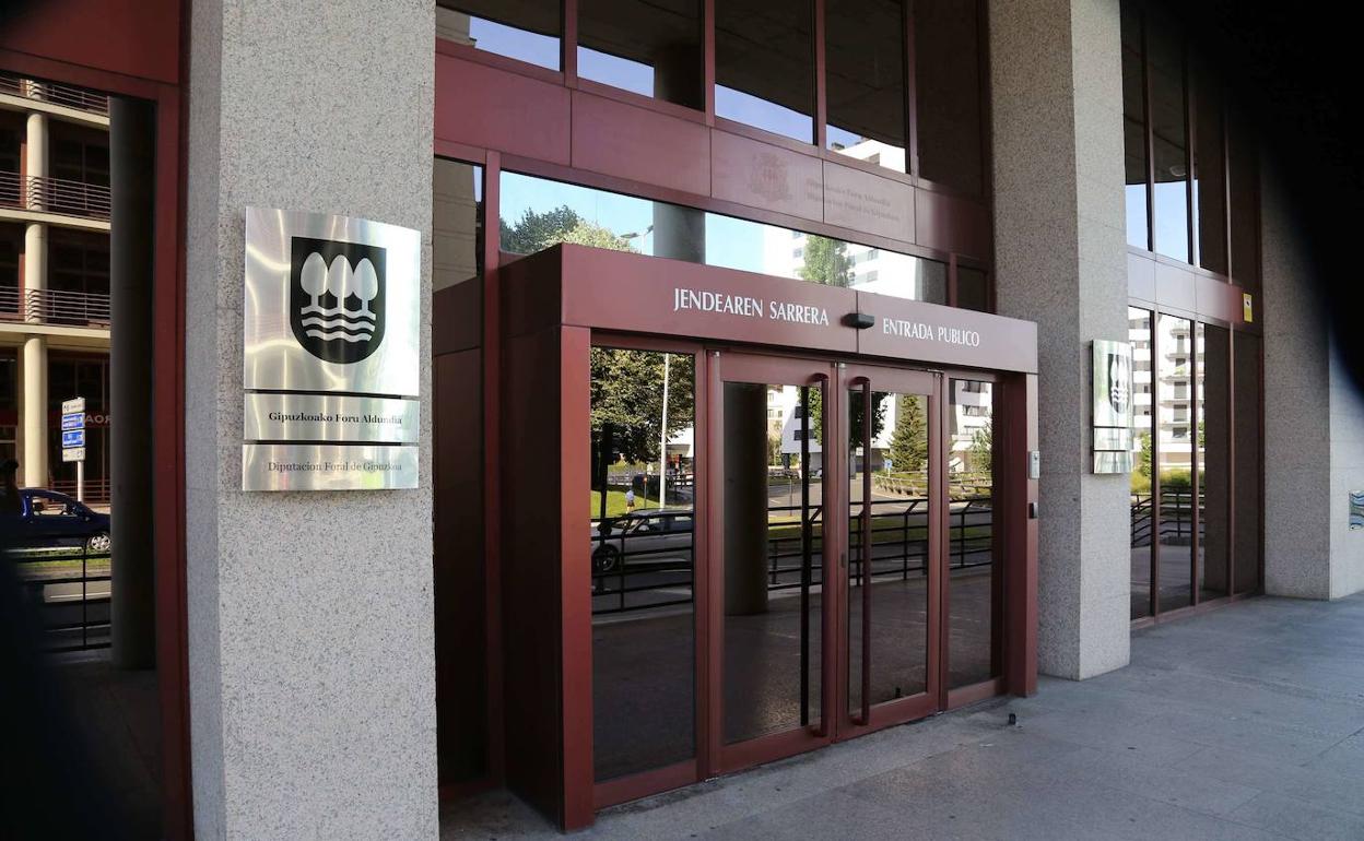 Exterior de la sede de la Hacienda foral.