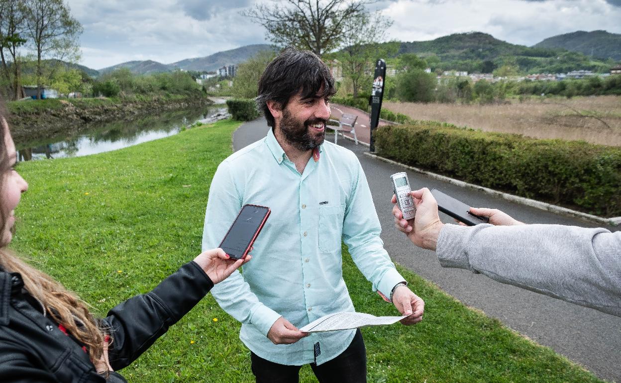 El delegado de Desarrollo sostenible, Borja Olazabal, presentó los planes verdes en Osinbiribil. 