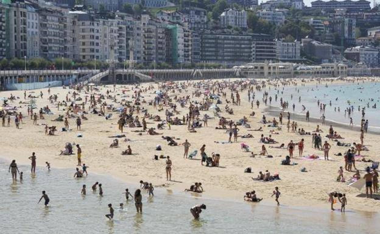 Esta Semana Santa, las playas de Gipuzkoa, casi como en verano