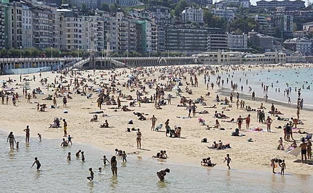 Esta Semana Santa, las playas de Gipuzkoa, casi como en verano
