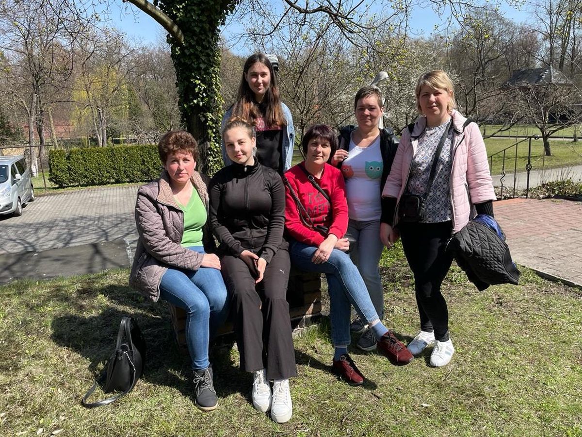20 niños ucranianos viajan a Gipuzkoa en el primer autobús organizado por Chernobil Elkartea. 