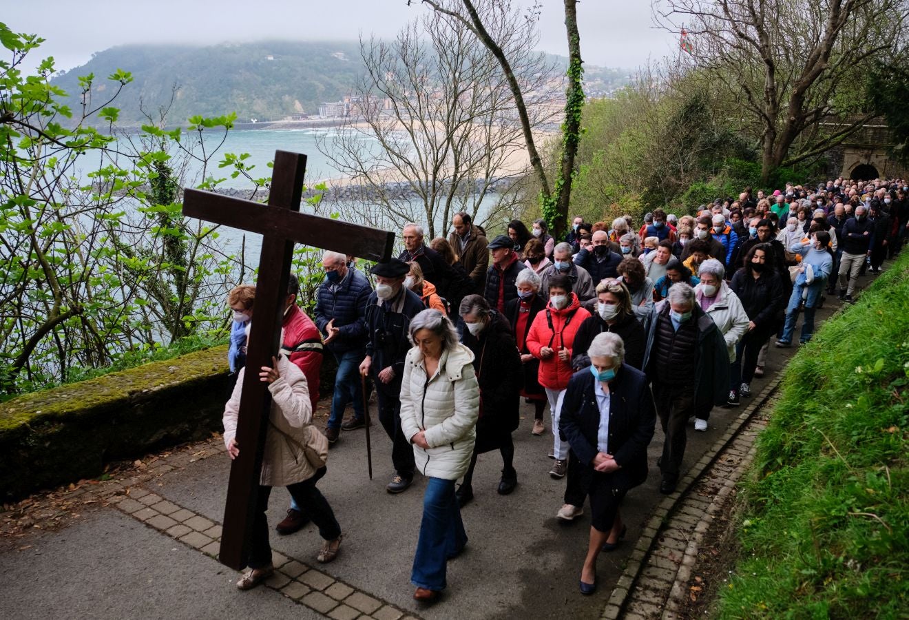 Fotos: Vía Crucis al monte Urgull