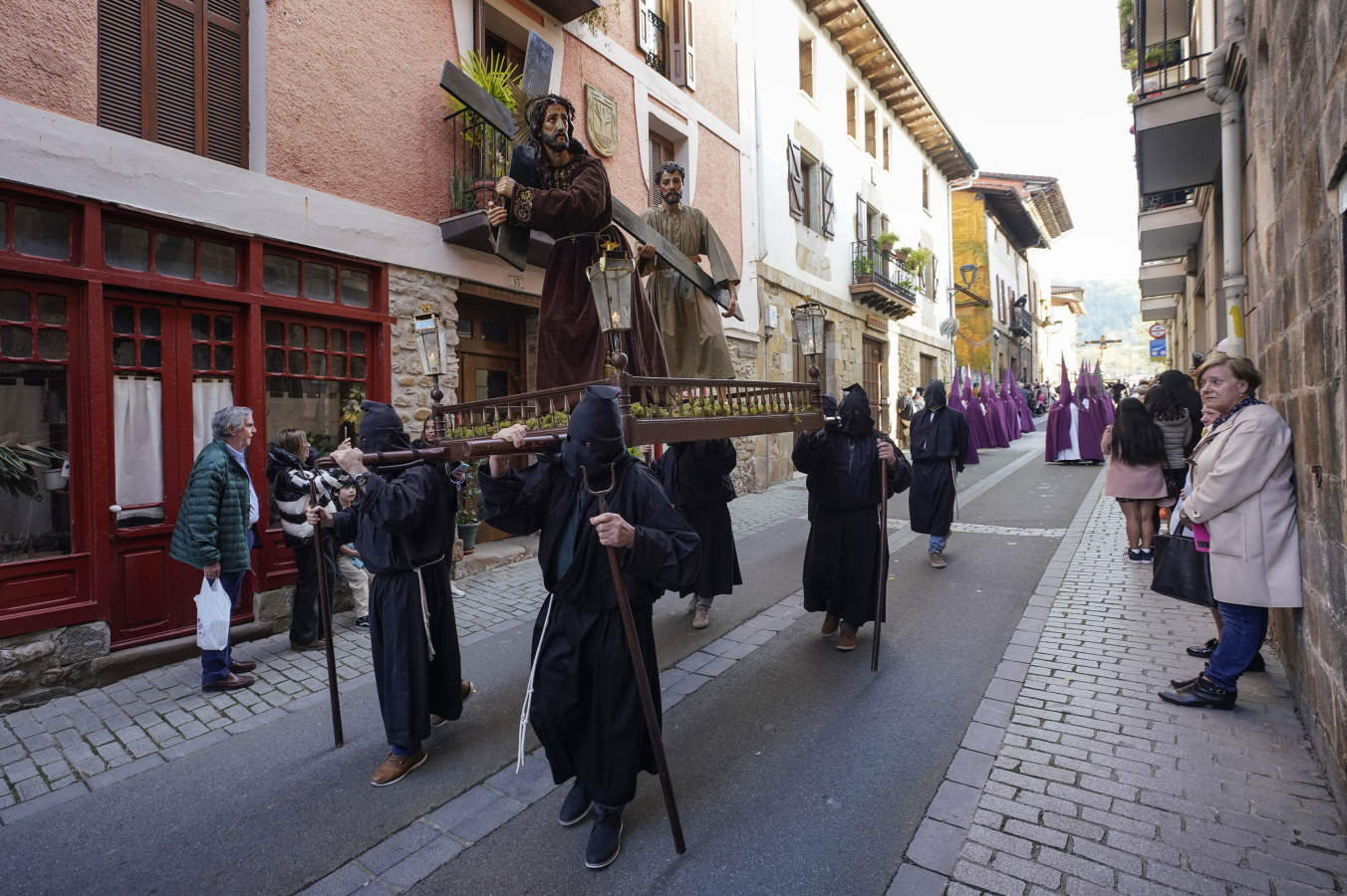 Fotos: La procesión de Viernes Santo reunió a cientos de personas en Segura