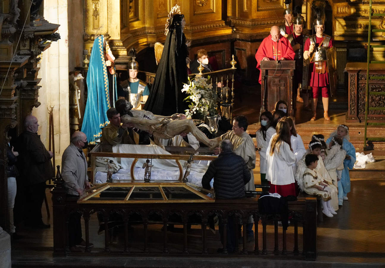 Fotos: La procesión de Viernes Santo reunió a cientos de personas en Segura