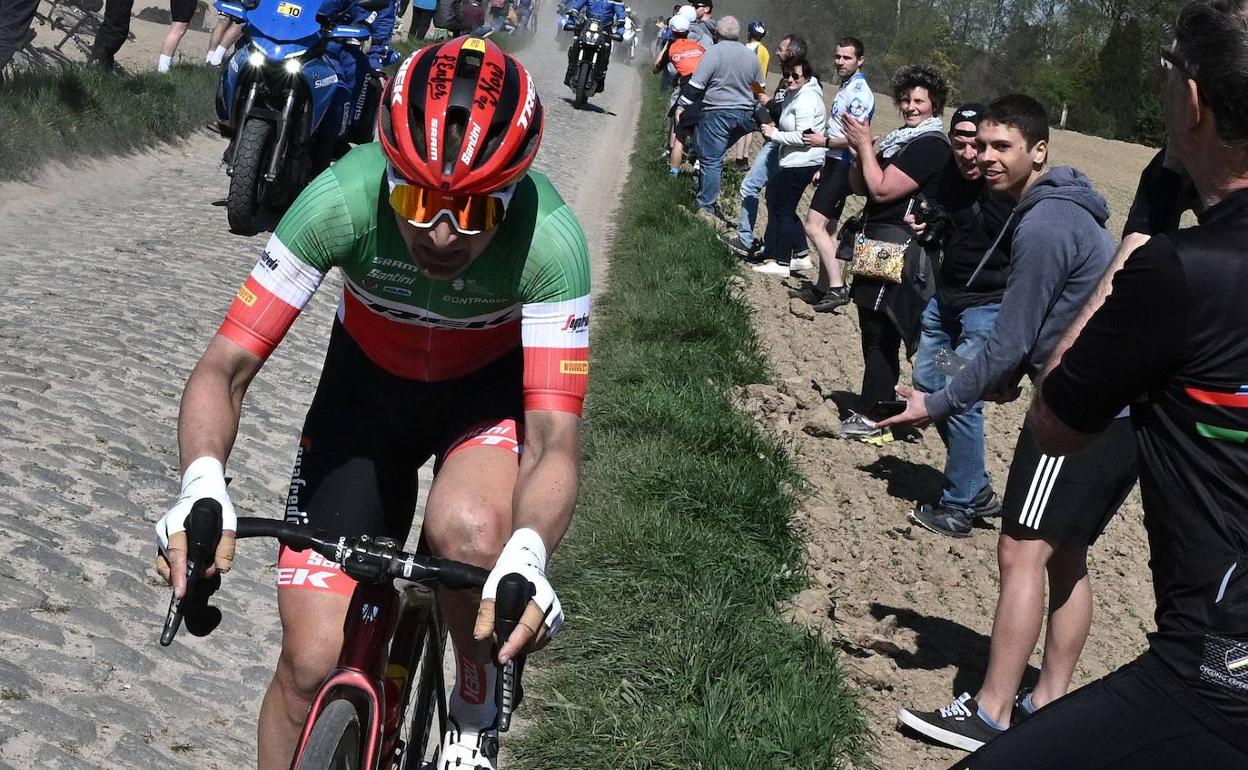 Paris-Roubaix: Longo Borghini gana en Roubaix con una cabalgada en solitario de 30 kilómetros