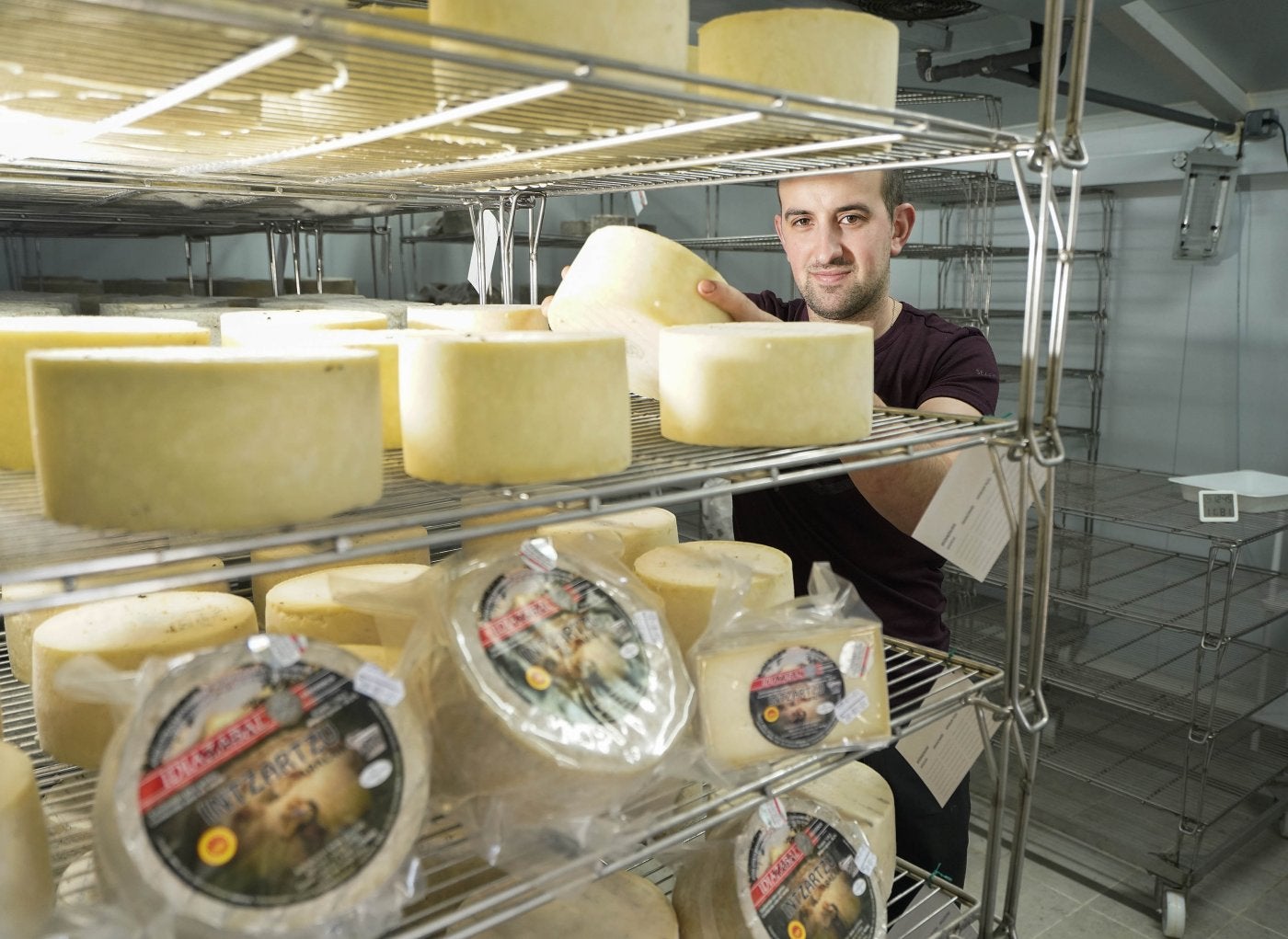 Iztueta coloca sus quesos de denominación Idiazabal.