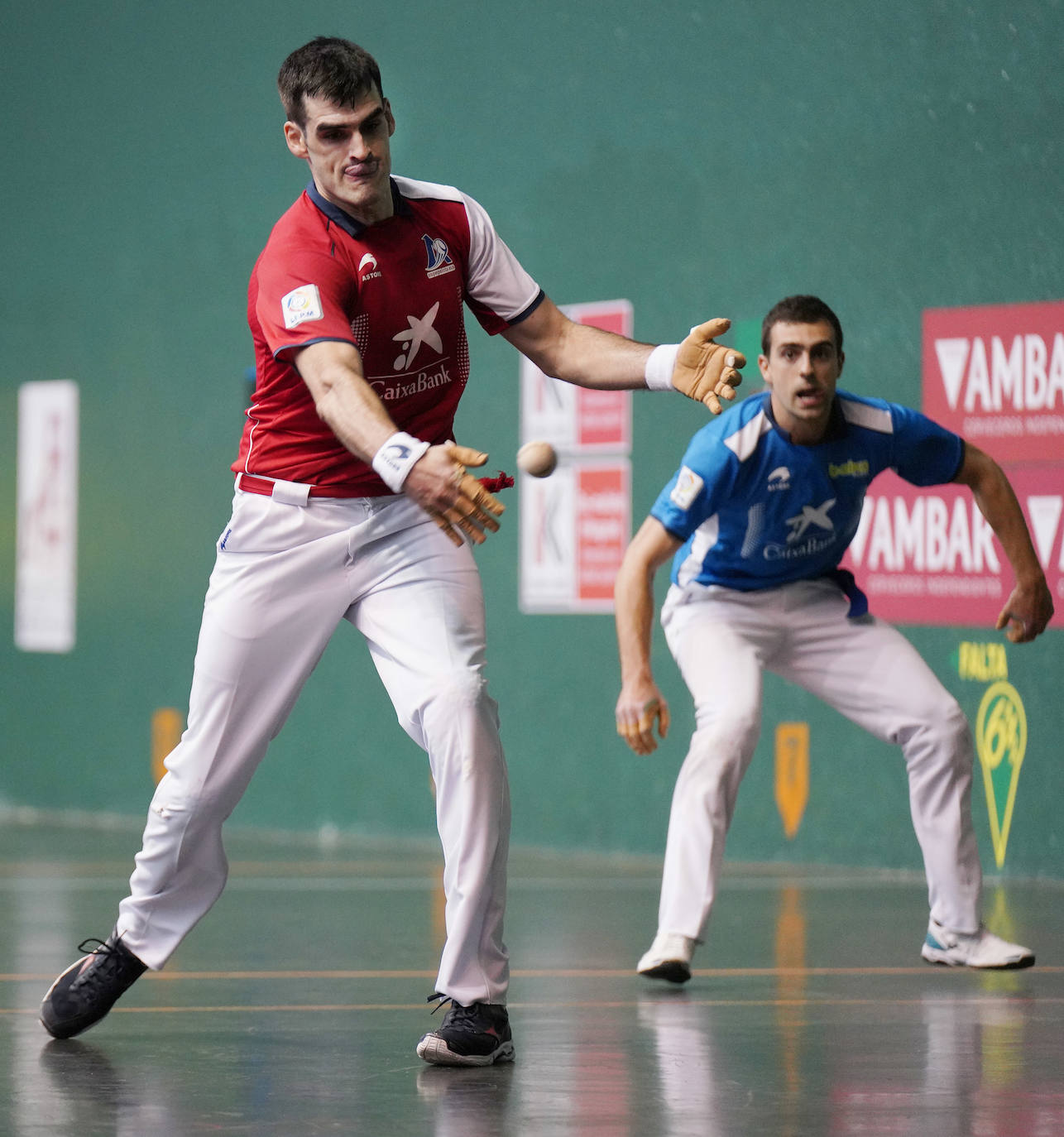 Fotos: Ezkurdia se encuentra con demasiadas facilidades