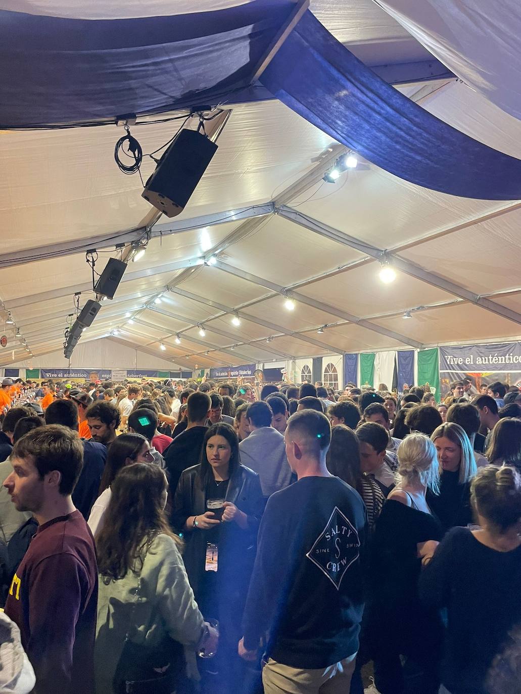 Fotos: Cientos de personas acuden a la Feria de la Cerveza de Zarautz