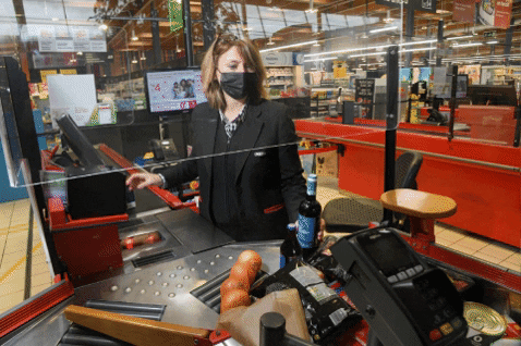 Adiós a las mascarillas: Cara y cruz de las empresas