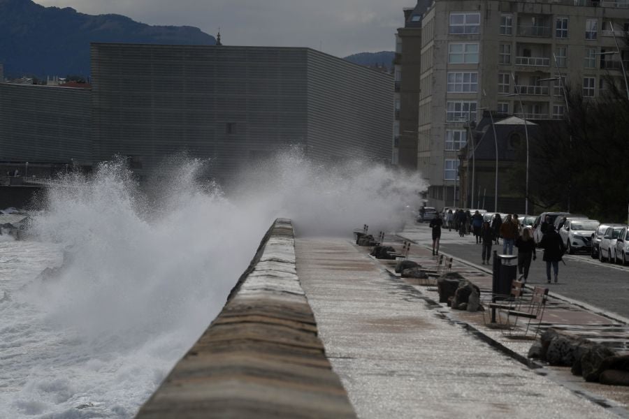 Fotos: Las olas golpean el Paseo Nuevo