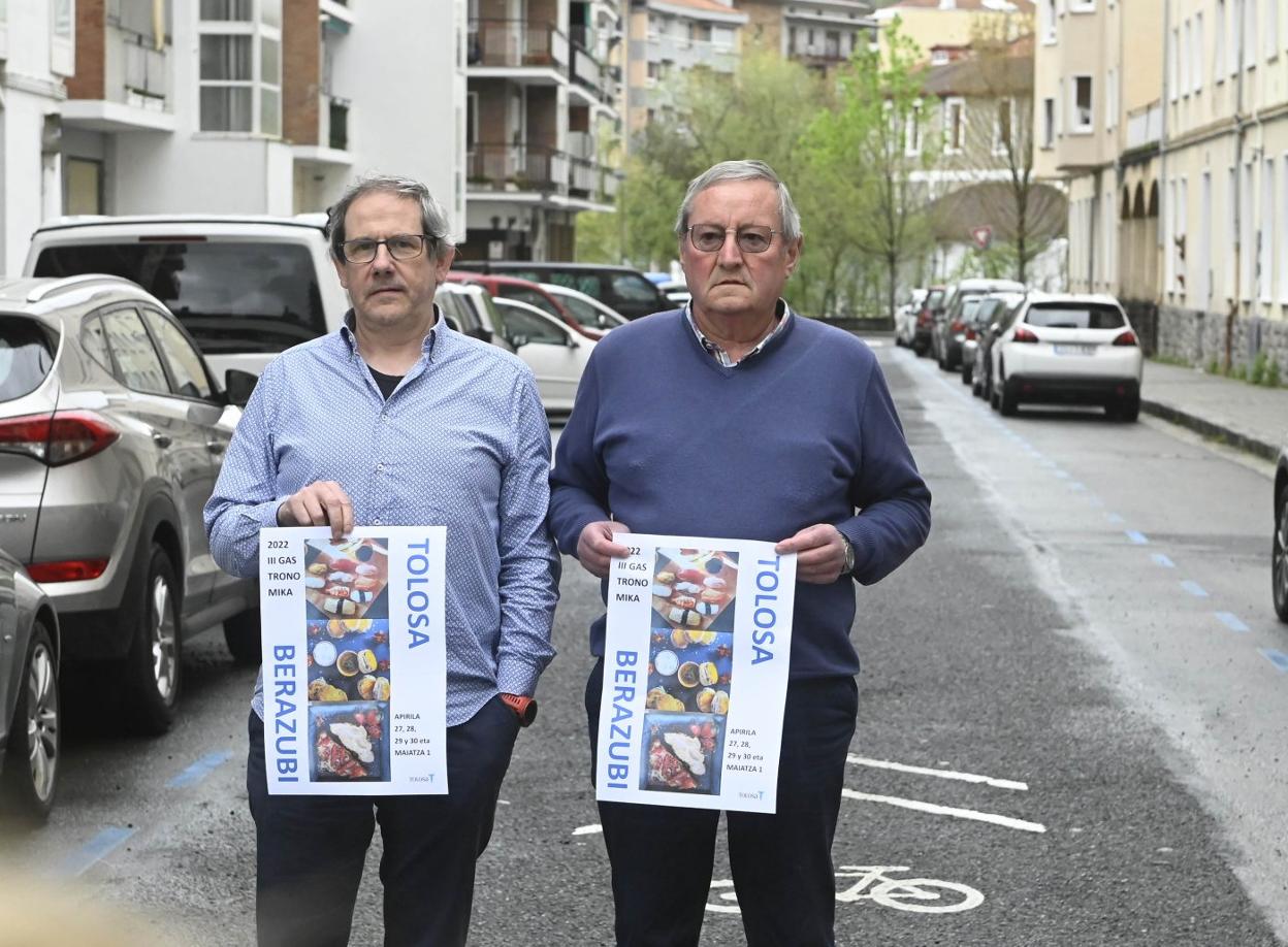 Agustín Artola yJosé Antonio Tellería en la calle Almirante Rekalde, donde se llevará a cabo la nueva edición de esta iniciativa popular. 