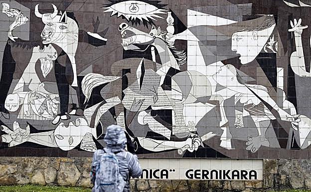 El Gobierno central condena por primera vez el bombardeo de Gernika en su 85 aniversario