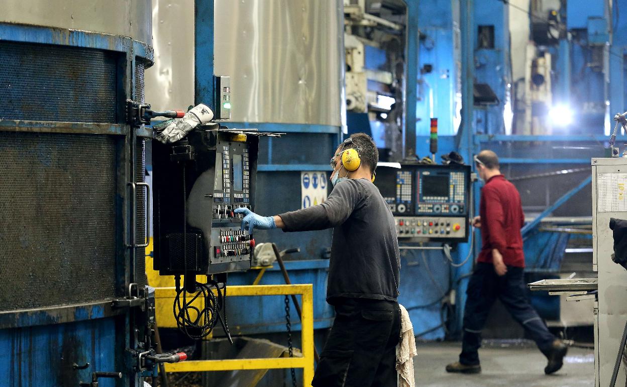 El número de personas ocupadas en la industria en Gipuzkoa se redujo un 2,9%. 