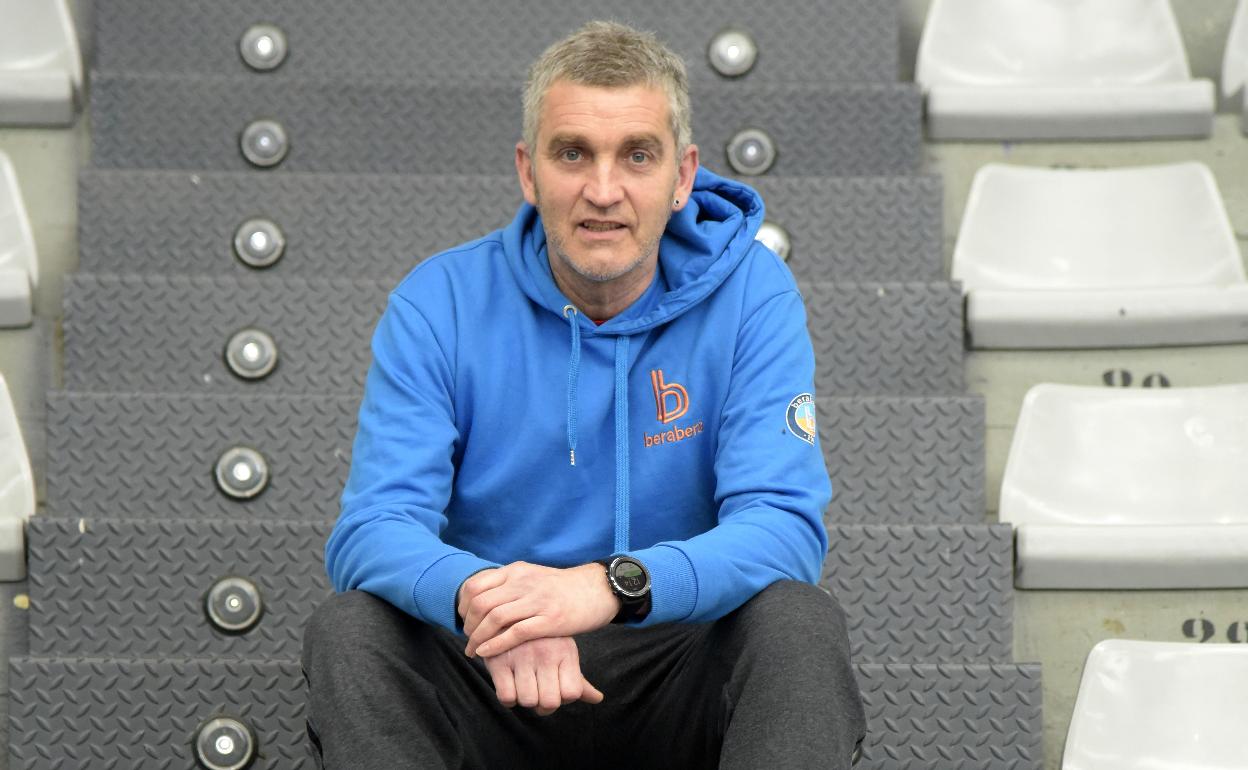 Imanol Álvarez, en las escaleras del Gasca. 