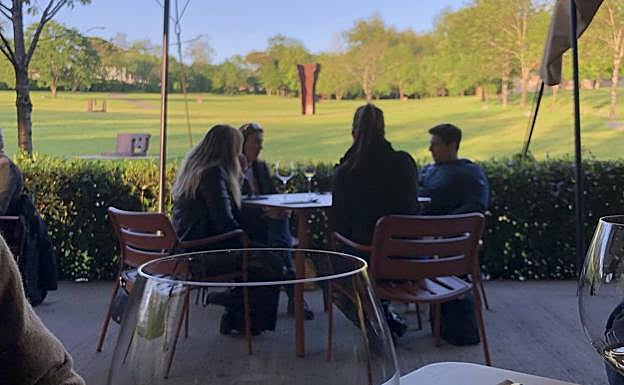 Vinos en Chillida Leku. Abadía Retuerta pasó por ahí antes de que llegaran los 'mirós' para la nueva exposición.
