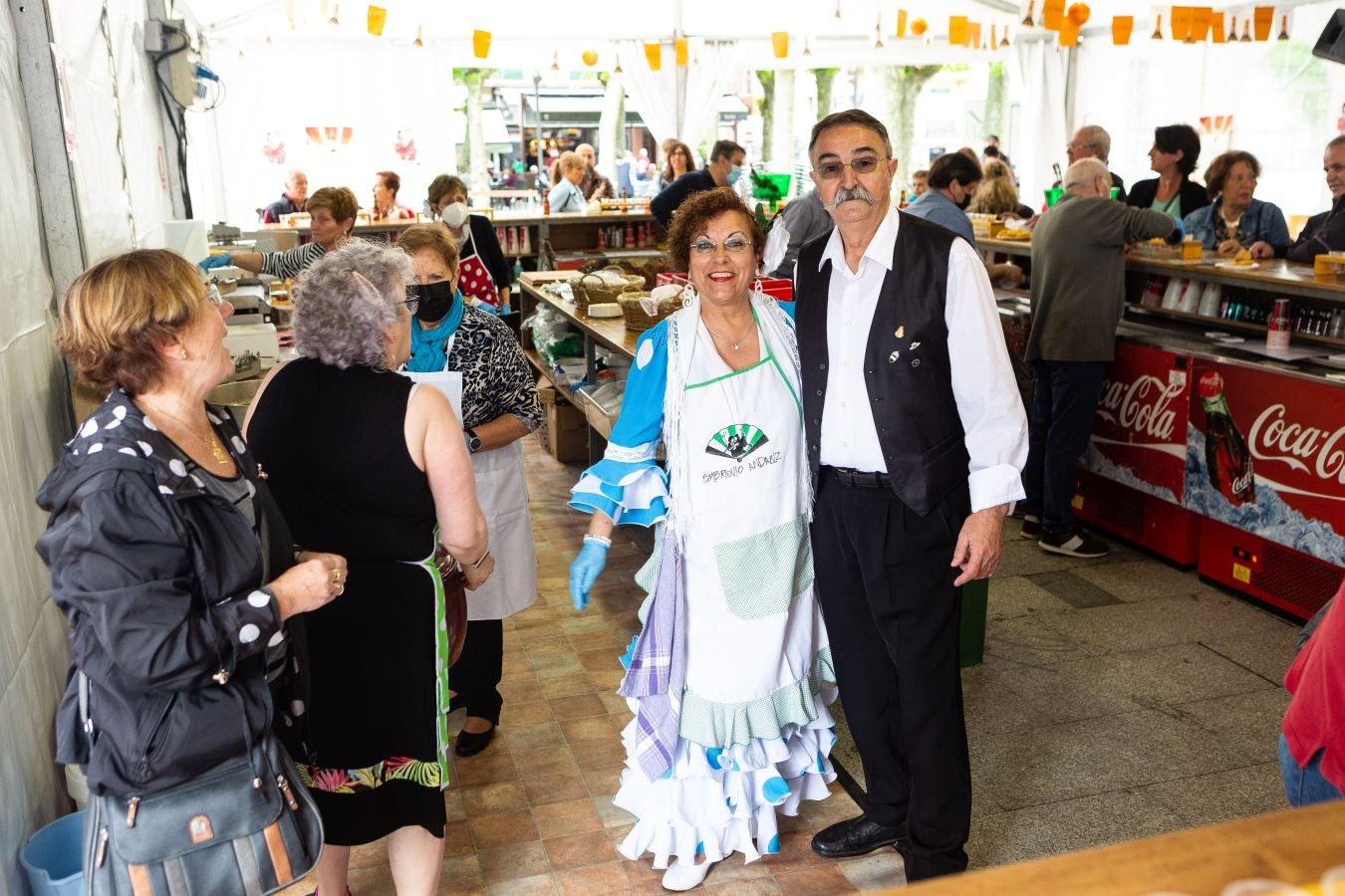 Los bailes, la música, la bebida y comida han sido los grandes protagonistas de la feria este sábado, organizada un año más por la Asociación Embrujo Andaluz. 
