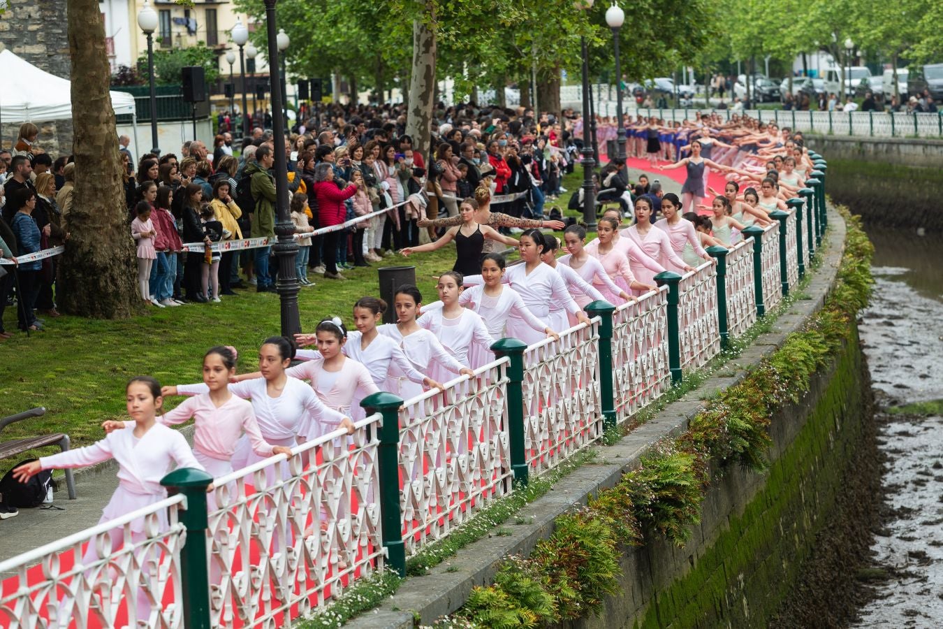 Fotos: Mucha clase en la barandilla de Irun