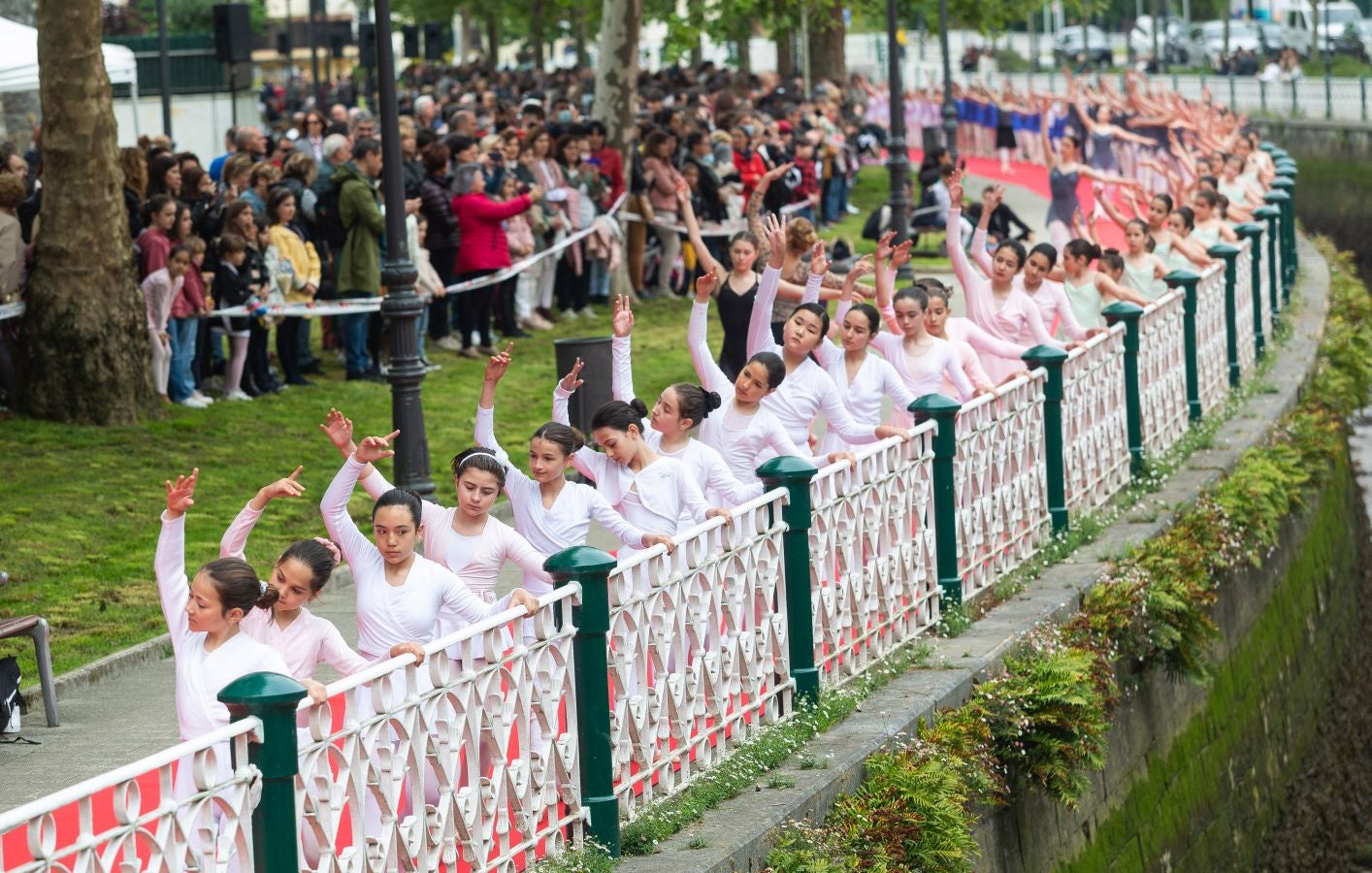 Fotos: Mucha clase en la barandilla de Irun