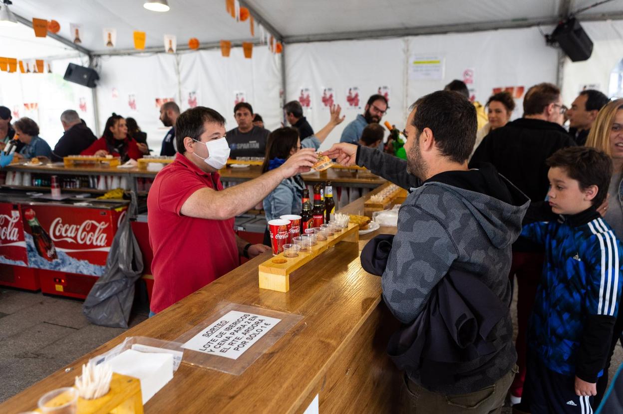 La caseta de la feria estuvo muy animada durante todo el día. 